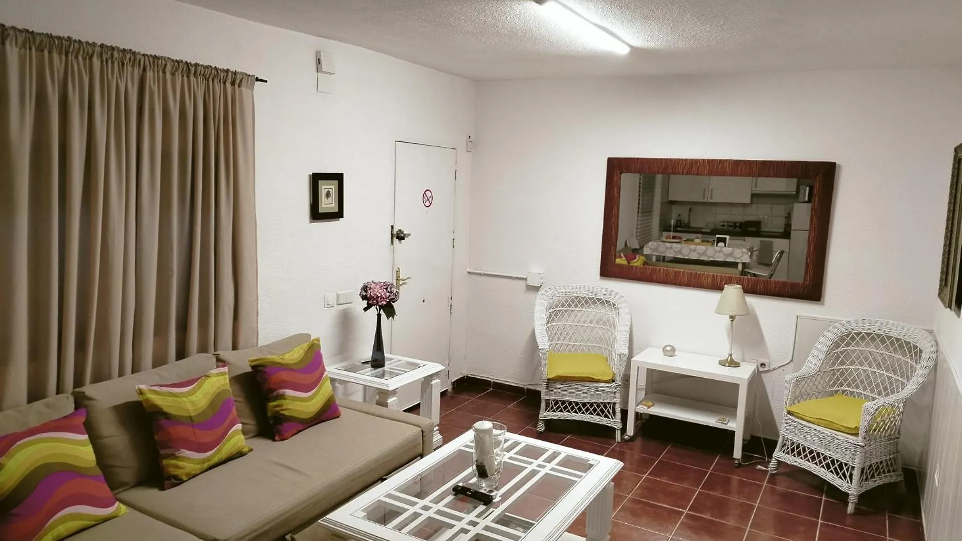 Fantastico Apartamento Con Piscina Comunitaria Junto Al Mar En マラガ 0*,  スペイン